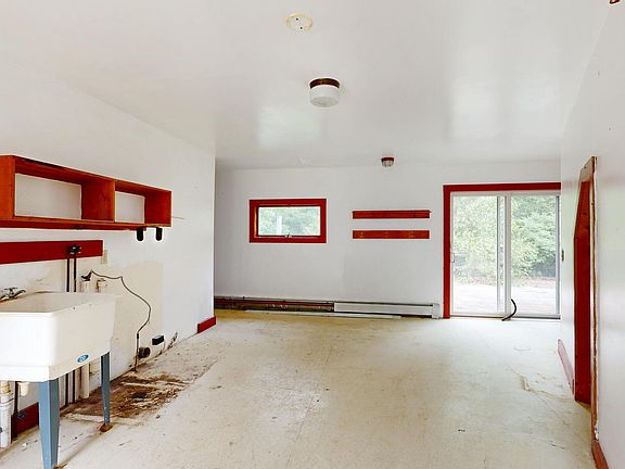 4th image of 103 Sproul Road