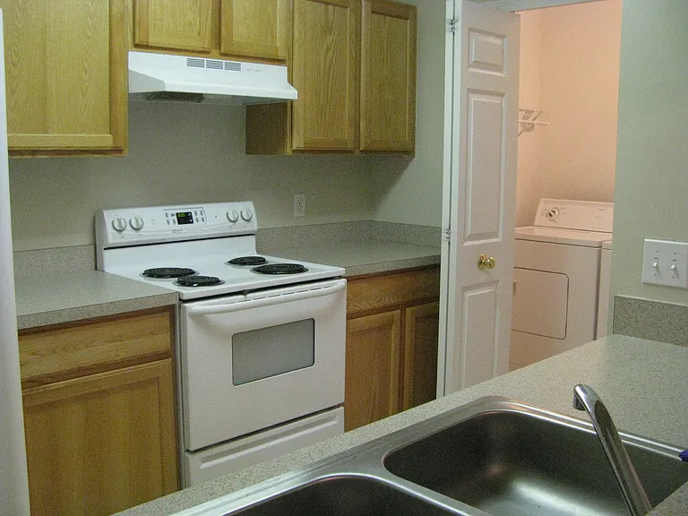 2652 S Knightsbridge Cir — Photo 16