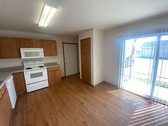 5th image of 906 Washington Ave SE #204