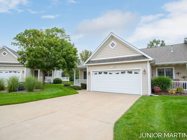 11409 N Lake Dr, Holland, MI 49424