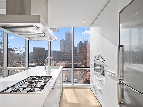 5th image of 519 Borden Ave APT 1G
