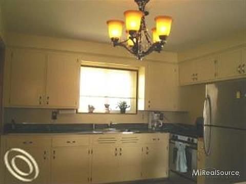 4th image of 24509 Hill Ave