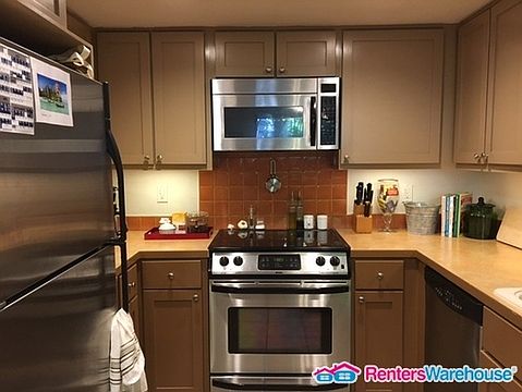 2nd image of 1388 Bellevue Way NE APT 3