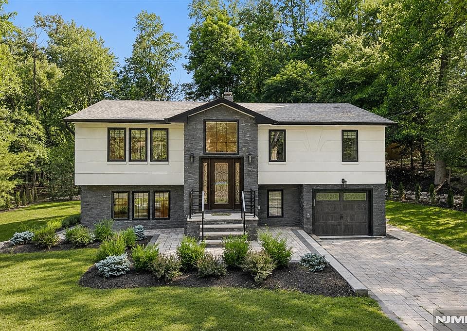 1st image of 12 Parker Pl