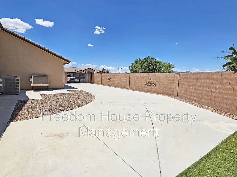 111 Mondale Ct — Photo 55