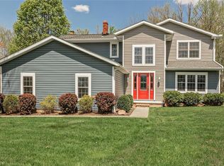 32821 N Burr Oak Dr, Solon, OH 44139