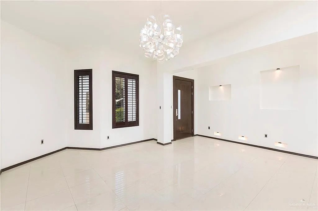 4 bed, 4.5 bath, 3346 sqft, $3,000 — Photo 2