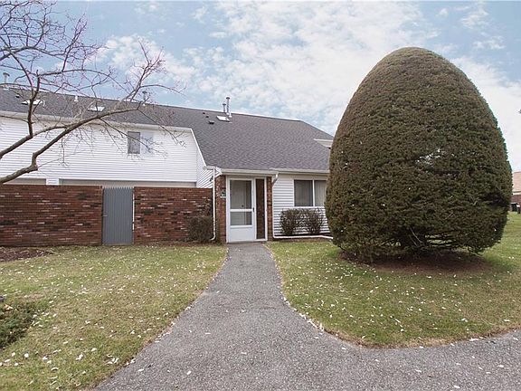 3rd image of 913 Stratford Ln #339