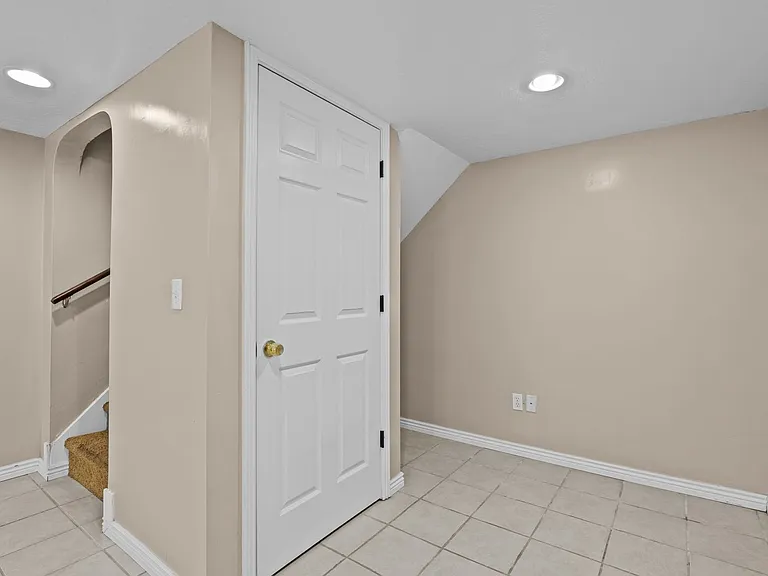 137 E 600 N — Photo 36