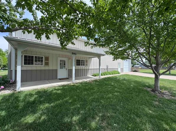 590 Lakeshore Dr, McCook Lake, SD 57049