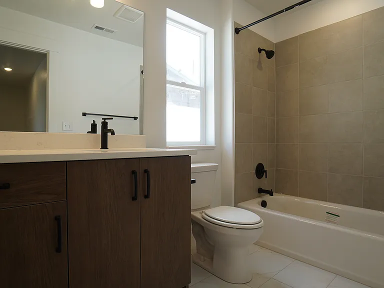 331 N Liberty Ave — Photo 13