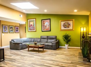 24 N Kanan Rd, Oak Park, CA 91377