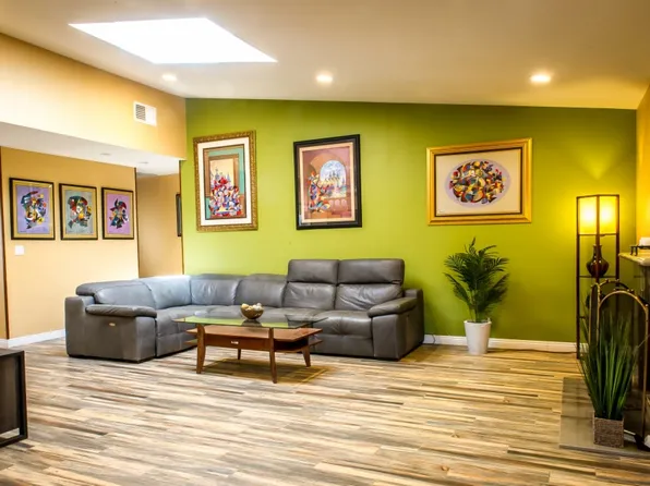 24 N Kanan Rd, Oak Park, CA 91377