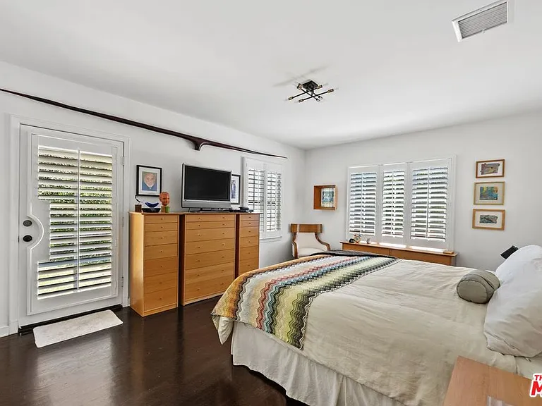 202 N Gower St — Photo 10
