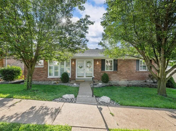 4752 Kerth Dr, Saint Louis, MO 63128
