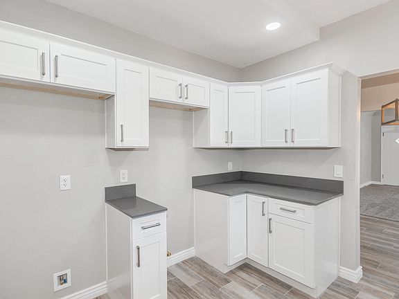 5th image of 2715 E 6th St