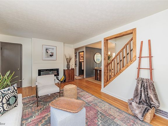 4th image of 4933 W 220th St