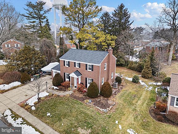 3rd image of 14 S Dillwyn Rd