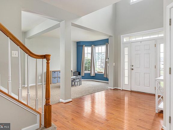 3rd image of 108 Glasgow Ct