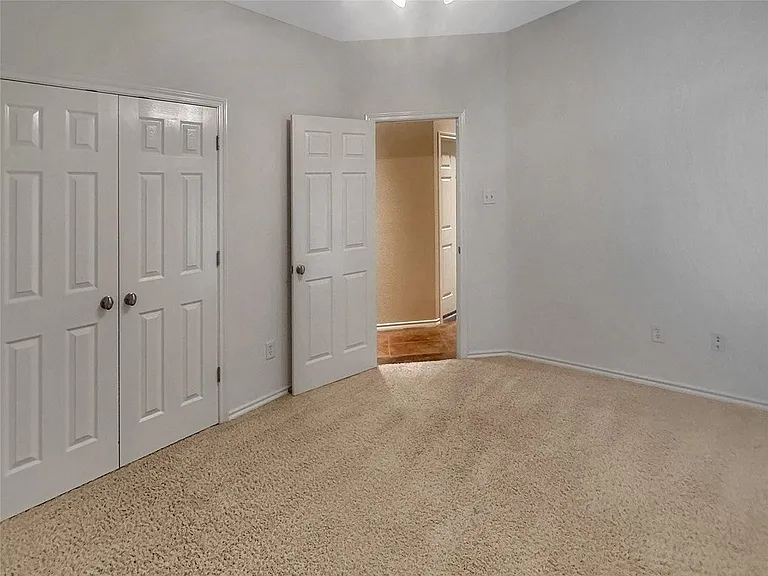 10717 Greenview Ct — Photo 16