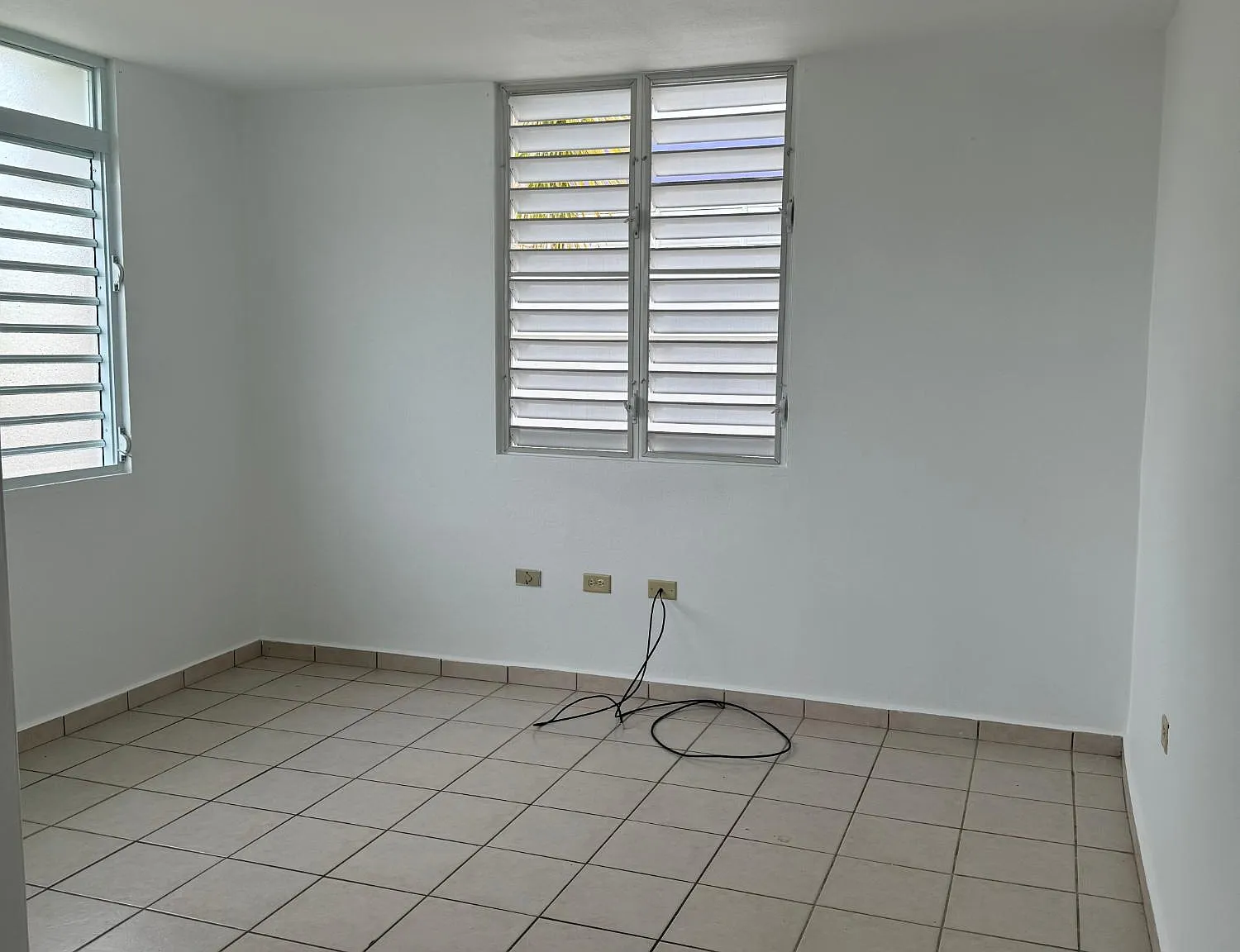 3 bed, 1.0 bath, 1000 sqft, $1,200 — Photo 4