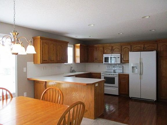 5th image of 1005 Howard Ct