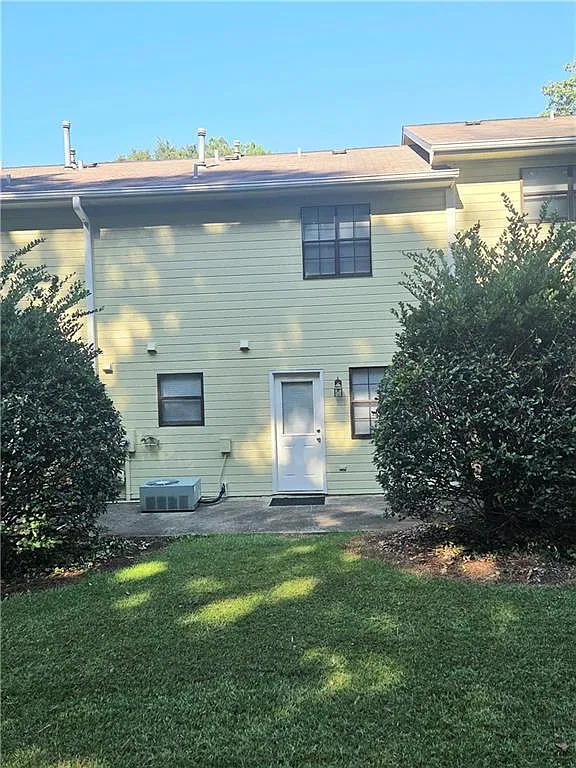 2 bed, 1.5 bath, 1240 sqft, $1,475 — Photo 4