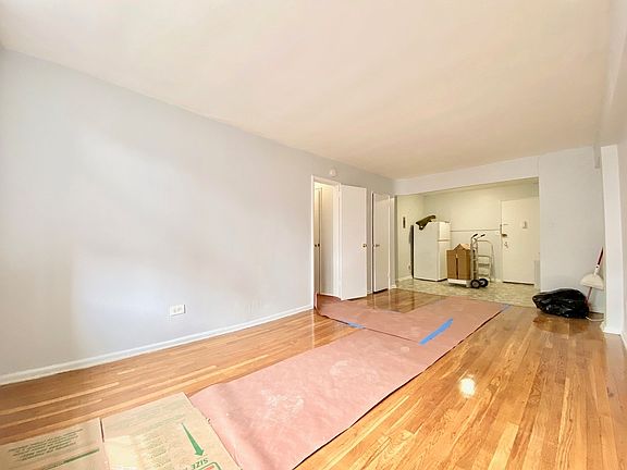 3rd image of 130 E 18th St #J4
