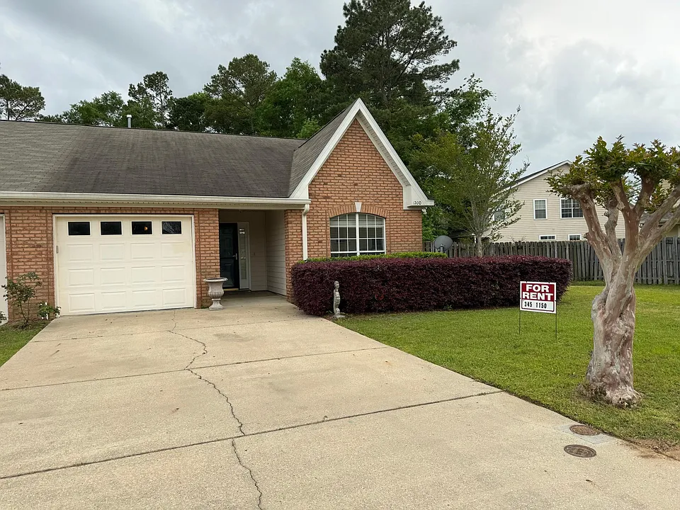 1200 Mosswood Chase