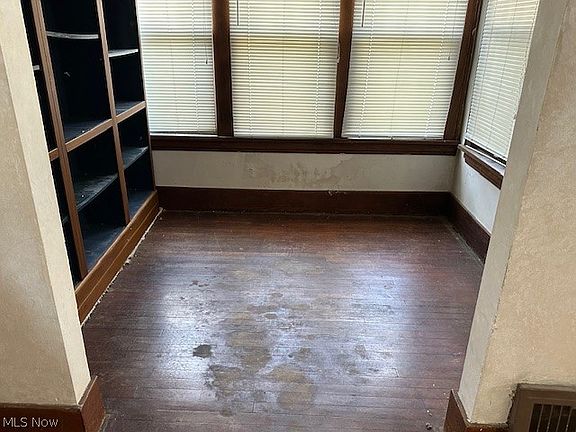 4th image of 454 Kathron Ave