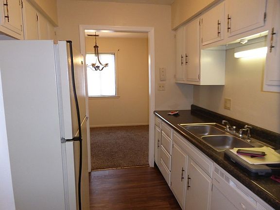 4th image of 410 S 29th St APT 8