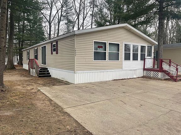 3rd image of 14537 Magnolia Dr