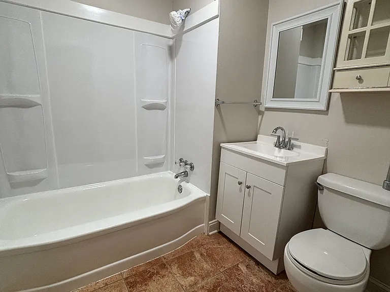 107 Longwood St — Photo 8
