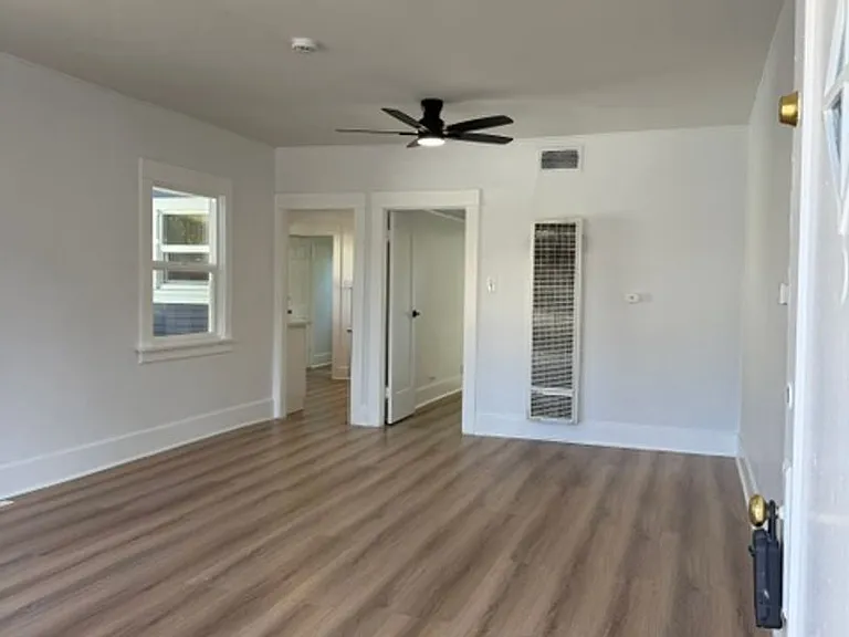 792 Newport 3516 #18 — Photo 3