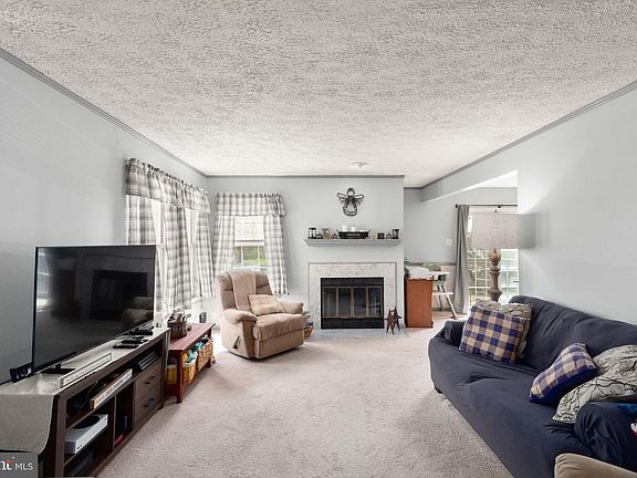 4th image of 2202 N Tollgate Cir