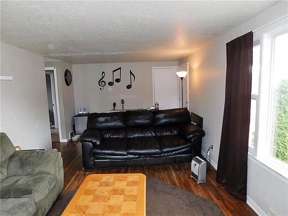4th image of 920 Fernway Dr