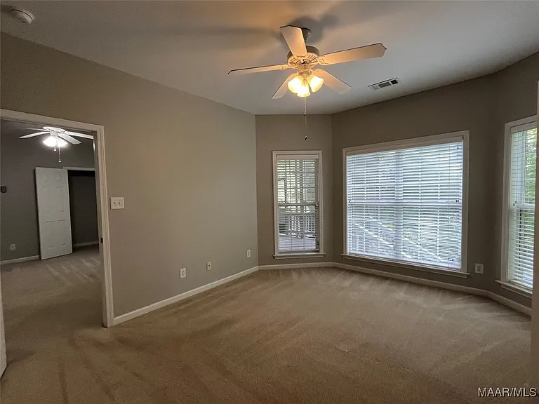 704 Emerald Dr — Photo 40