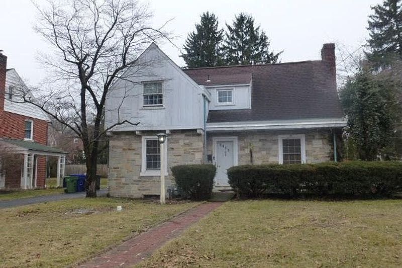 1st image of 2915 Locust Ln