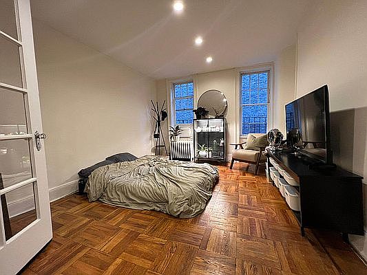 2nd image of 107 E 89th St APT 5D