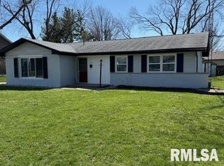 220 E Glenn Dr, Chatham, IL 62629