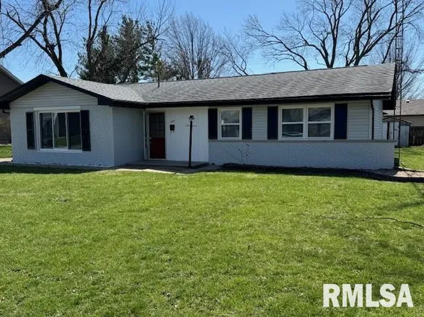 220 E Glenn Dr, Chatham, IL 62629