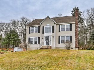 37 Virginia Ct, Hooksett, NH 03106