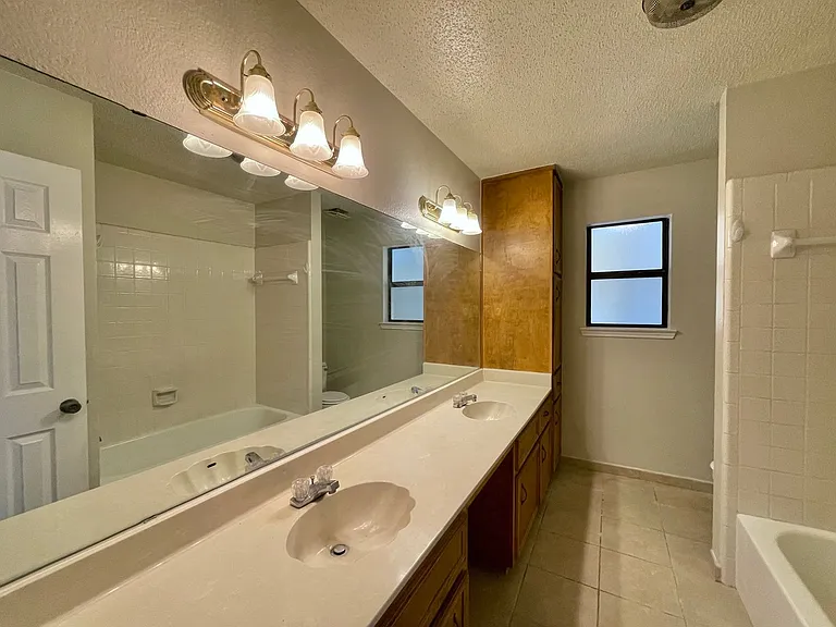 109 S Brook Dr — Photo 19