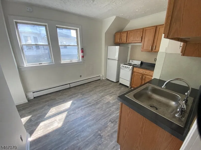 1 bed, 1.0 bath, $1,650 — Photo 3