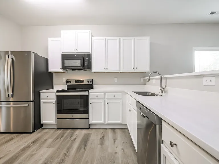 1308 Hosmer Ct — Photo 8