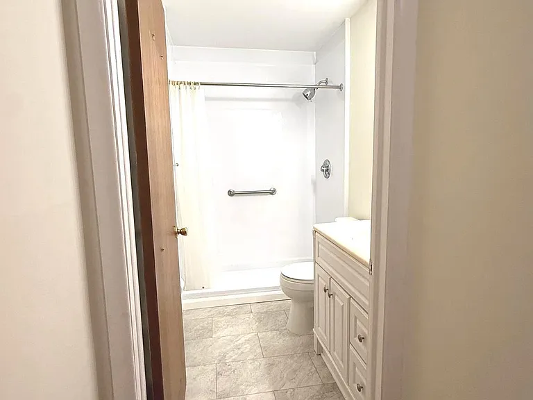 62 Kingston Way — Photo 11
