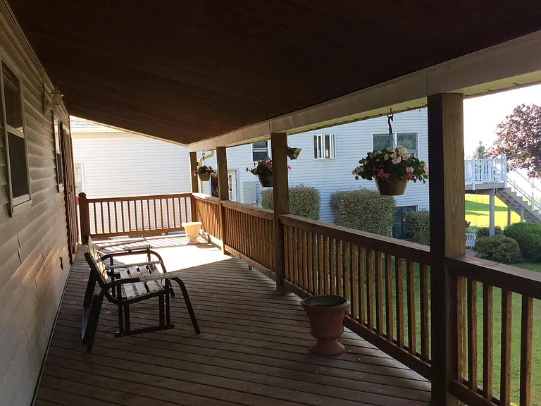 Claremont Cir — Photo 8