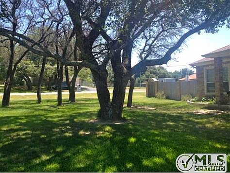 Beautifully wooded acre