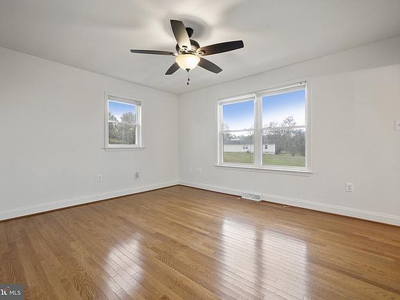3rd image of 36850 Crestview Dr