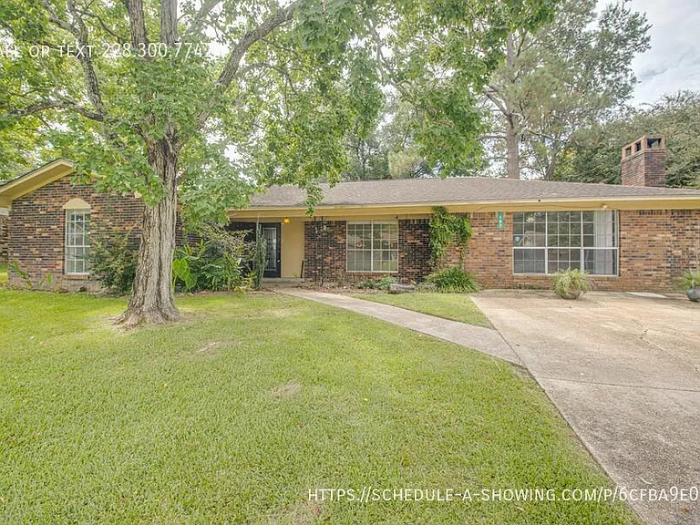 107 Deanna St — Photo 1